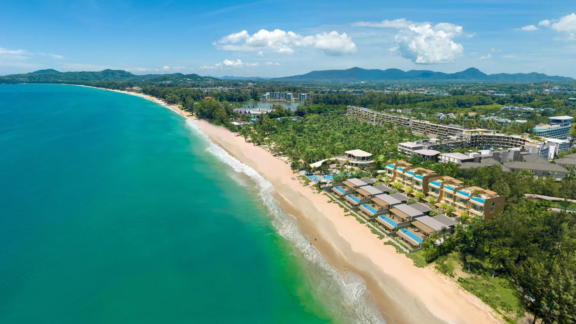 บันยันทรี บีช เรสซิเดนซ์ วารูน่า แกลลอรี่ | An infinity pool merges with a scenic beach view, alongside an elegant outdoor seating area.